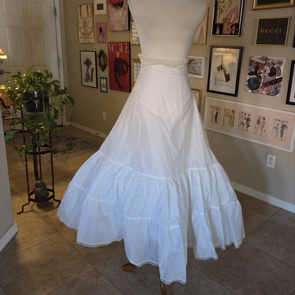 1970s Tiered White Petticoat With Lace Trim and Crinoline Tulle Underlay